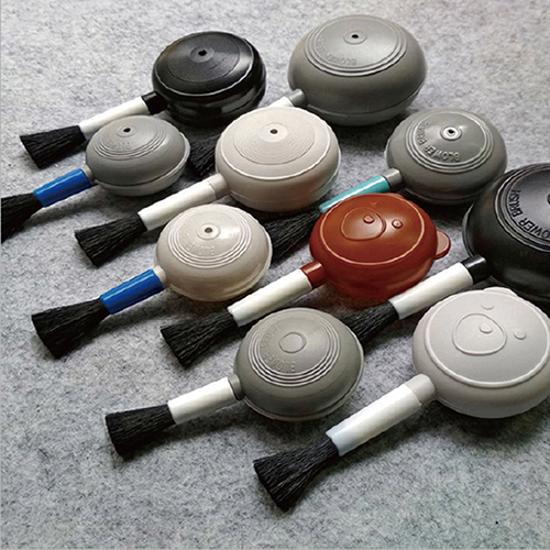 Цртан четка за дување мечка за чистење на површини или жлебови